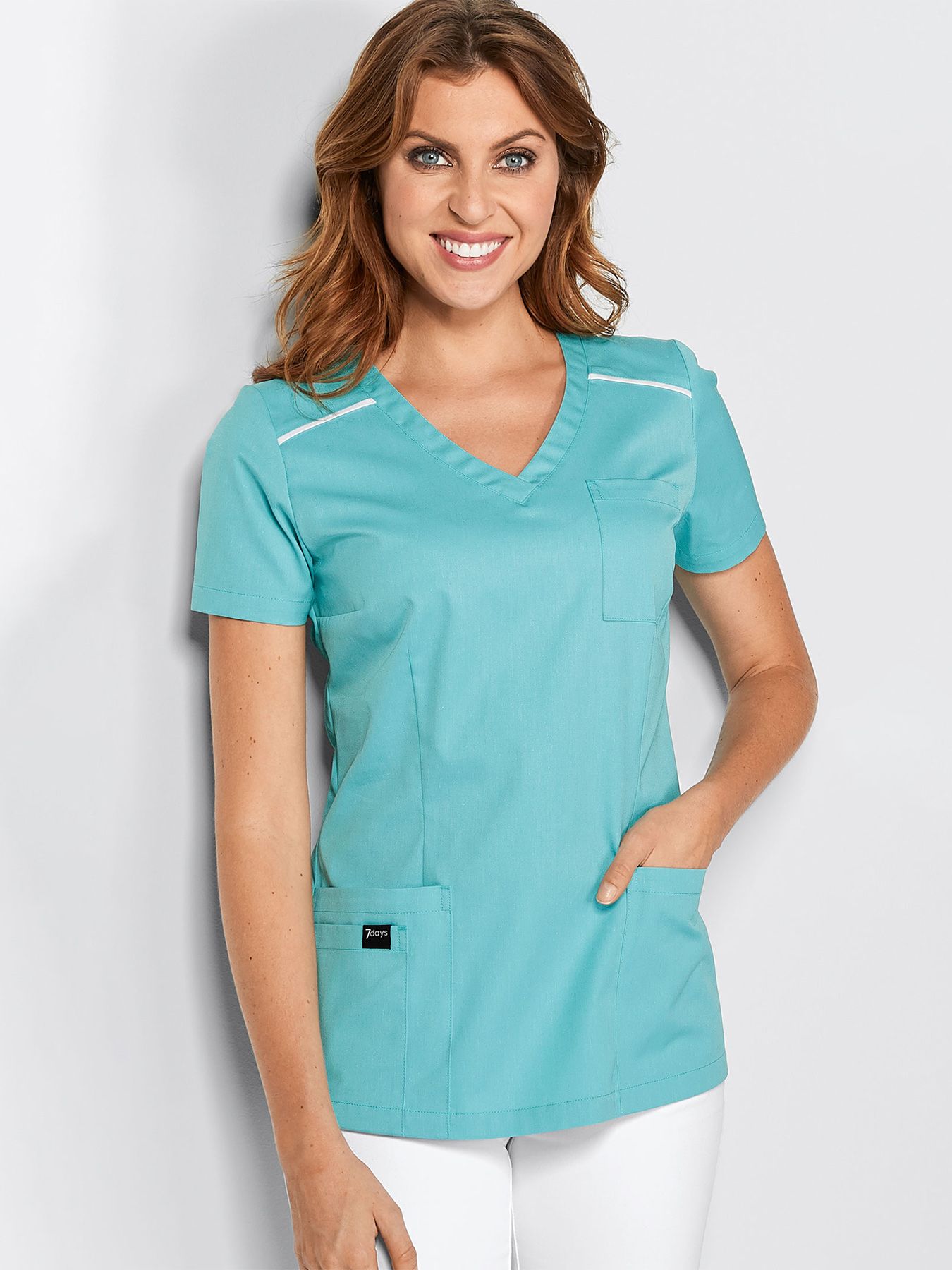 Figursyet damebluse m/v-hals