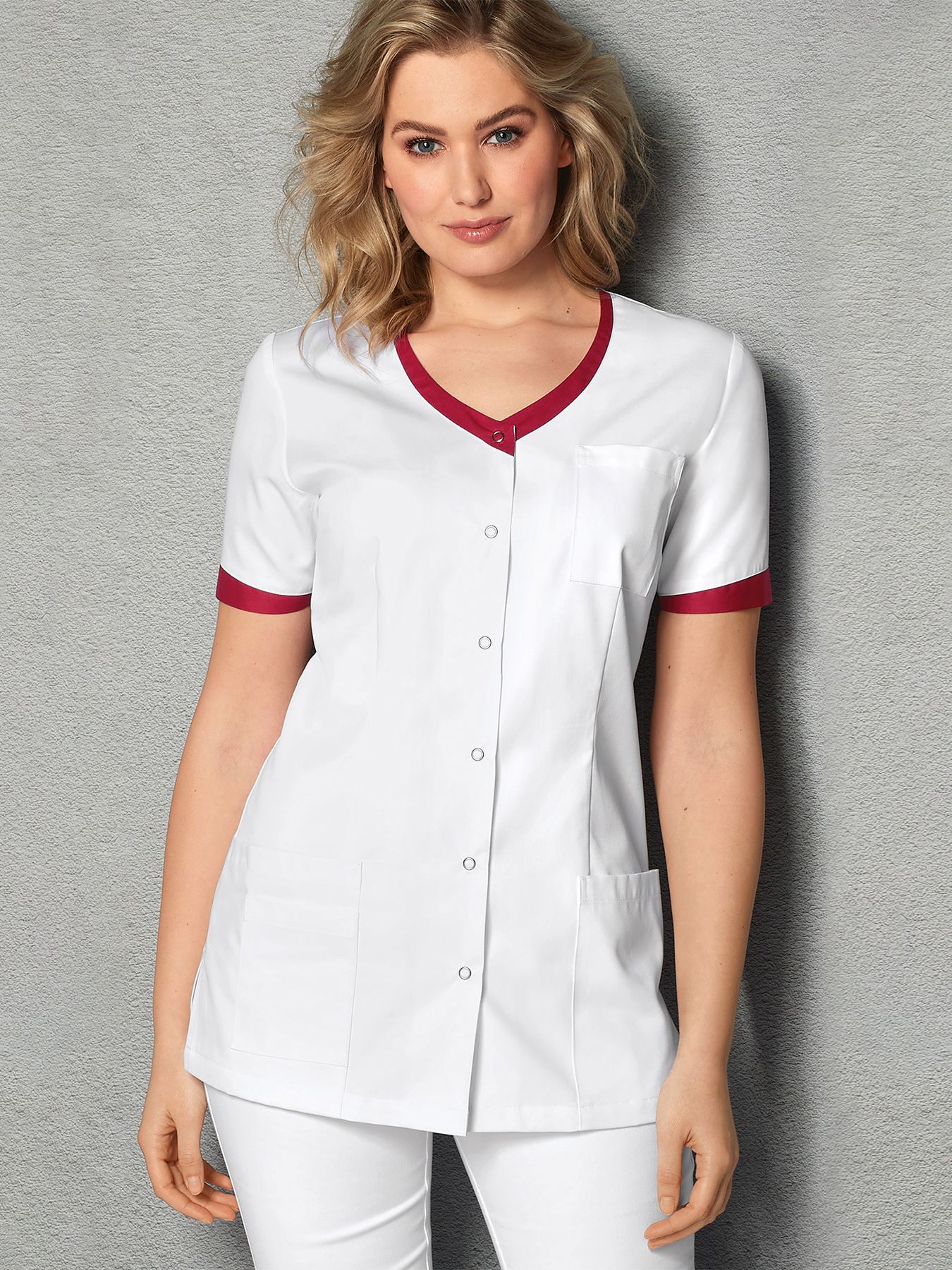 Damebluse med farvedetaljer