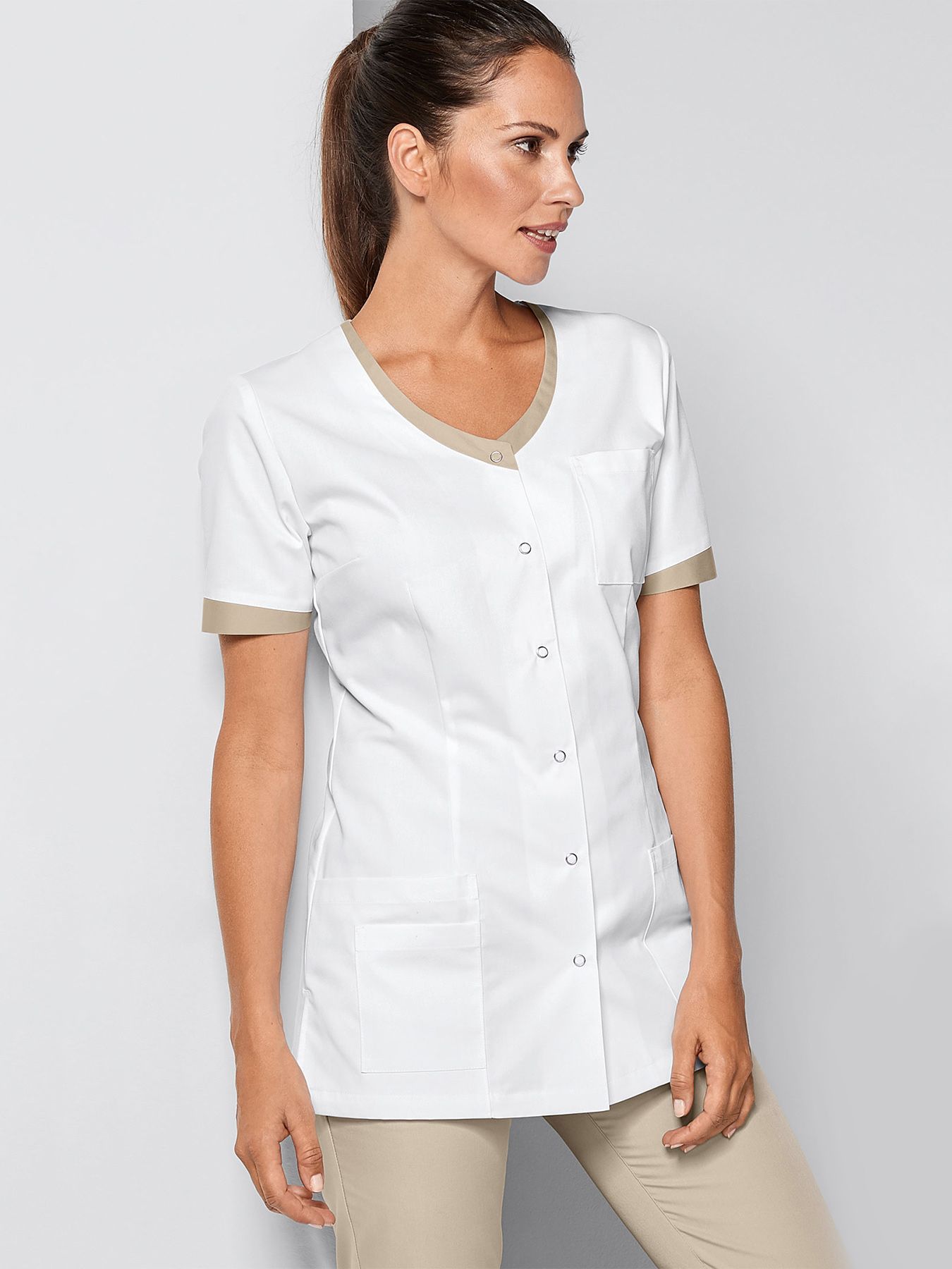 Damebluse med farvedetaljer