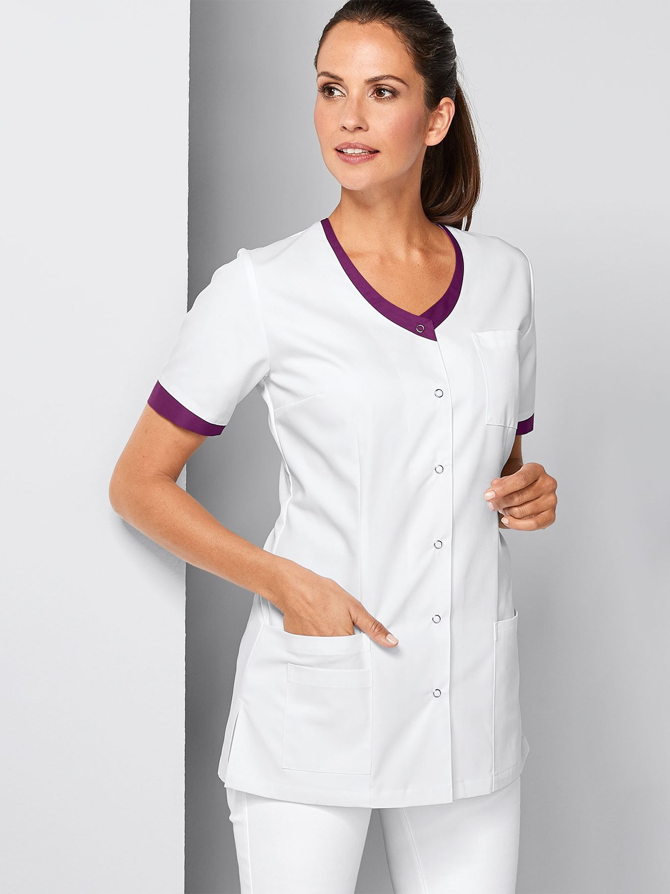 Damebluse med farvedetaljer