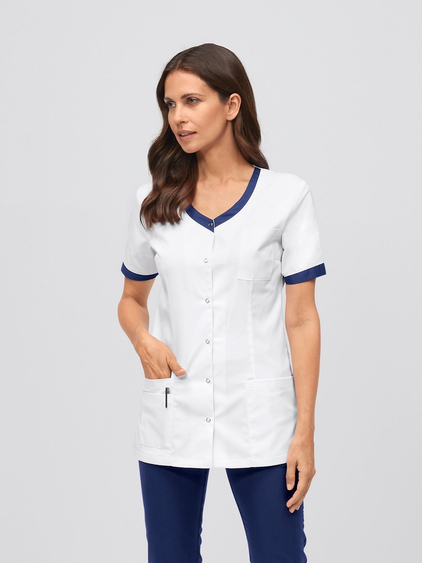 Damebluse med farvedetaljer