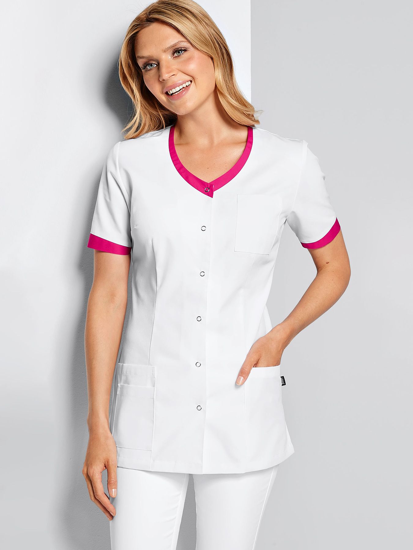 Damebluse med farvedetaljer